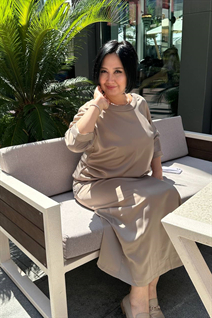 almaty mariée mayra avec Noirs cheveux, âge 50