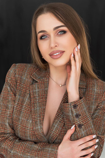 Gorgeous Ukrainian woman lina from kharkov with Light Brown hair age 30