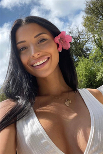 Mariée de paris filoni avec Brunette cheveux, âge 27