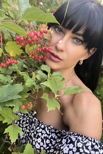 Amazing women from ukraine inna from kyiv with Black hair age 37