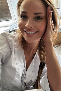 Jolie femme ukrainienne yevheniia de kyiv avec Chatain clairs cheveux, âge 31