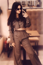 Pretty girl valeria from madrid with Dark Brown hair age 19 photo-4