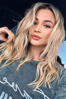 madrid mariée natalia avec Blond cheveux, âge 39