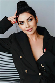 Hermosa mujer ucraniana svetlana de london con pelo Marrón oscuro y edad 36