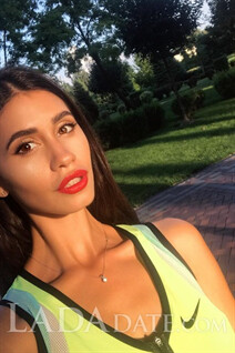 Russian girl online margarita from kiev with Dark Brown hair age 26