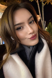 Beautiful woman of Ukraine christina from kharkiv with Dark Brown hair age 22