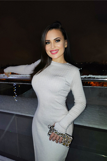 Femme ukrainienne de dnepr anna avec Noirs cheveux, âge 47