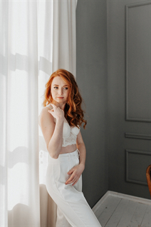 Belle mariée ukrainienne yaroslava de chernivtsi avec Roux cheveux, âge 32