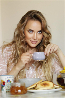 Slavic women elena from odessa with Blonde hair age 38