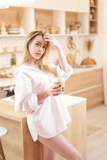 Ukrainian wife daryna from kiev with Blonde hair age 22