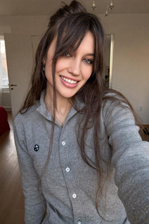 Ukrainian lady victoriia from kyiv with Dark Brown hair age 33