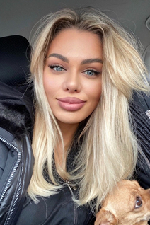 new york mariée alina avec Blond cheveux, âge 35
