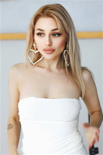 Saliendo con chica ucraniana evgeniya de odesa con pelo Rojo y edad 30