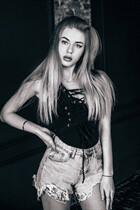 Ukrainian girl anna from kiev with Light Brown hair age 31 photo-1