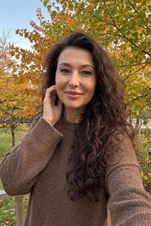Fille de barcelona victoria aux cheveux Noirs, age 47