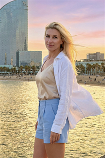 Girl from barcelona olena with Blonde hair age 42
