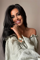 rotterdam bride natalia with Dark Brown hair age 32 photo-11