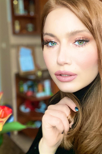 Femme ukrainienne pour le mariage angelina de kiev avec Auburn cheveux, âge 29