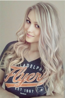 Jolie fille anna de philadelphia avec Blond cheveux, âge 29