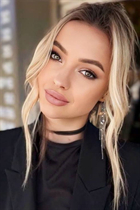 Belle fille roumaine anna de brasov avec Blond cheveux 33 ans photo-1