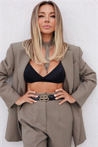 Girl from orlando elena with Blonde hair age 40 photo-18