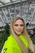 hull bride daina with Blonde hair age 42 photo-51