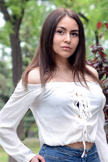 Ukrainian women for dating victoria from mariupol with Dark Brown hair age 25