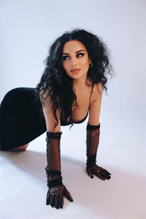 German pretty woman sheila from berlin with Black hair 29 years old