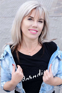 Meet Ukrainian girl victoriya from mariupol with Blonde hair age 52