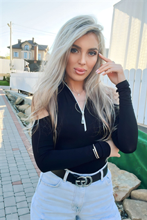 Gorgeous Ukrainian bride olena from chernivtsi with Blonde hair age 28