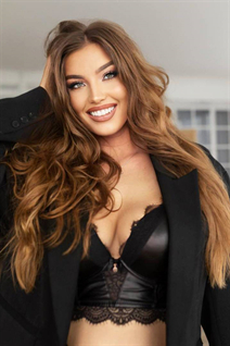 Dating ukrainian woman marharyta from kiev with Light Brown hair age 22