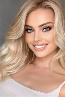 Date ukrainienne diana de krivoy rog avec Chatain clairs cheveux, âge 24