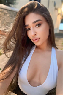 Saliendo con mujer moldava ariana de chisinau con pelo Marrón oscuro y edad 19