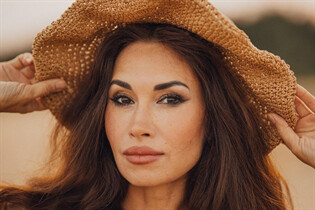Bride from warsaw laniya with Dark Brown hair age 49 photo-7