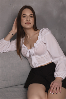 Bride from Ukraine daria from nikolaev with Dark Brown hair age 21