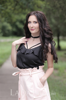Jolie fille ukrainienne darya de konstantinovka avec Brunette cheveux, âge 33