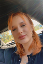 Hermosa mujer de Ucrania alice de oxford con pelo Rojo y edad 23 photo-7