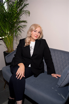 madrid bride anna with Blonde hair age 55 photo-10