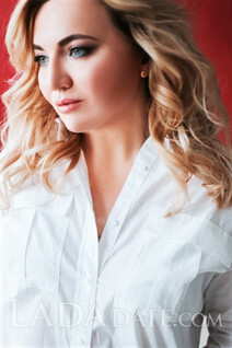 Dating ukrainian girl elena from saint-petersburg with Blonde hair age 36