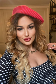 Superbe femme ukrainienne elina de kiev aux cheveux Blond, age 31