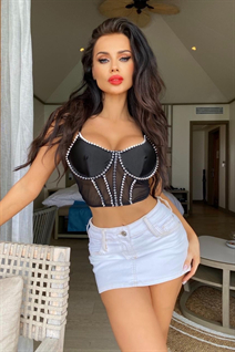 Femme parfaite kata de warsaw avec Brunette cheveux, âge 39