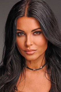 Jolie fille ukrainienne elena de kiev avec Brunette cheveux, âge 63