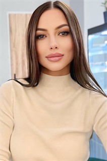 Mariée de london natalia avec Chatain clairs cheveux, âge 36