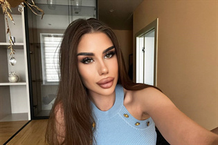 Beautiful ukrainian woman olexandra from odesa with Dark Brown hair age 20 photo-18