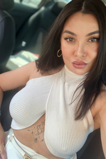Femme ukrainienne pour le mariage svitlana de kharkiv avec Noirs cheveux, âge 50