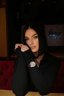 Fille allemande vladislava de augsburg avec Noirs cheveux 30 ans