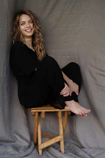 Date ukrainian anastasia from zhytomyr with Light Brown hair age 33
