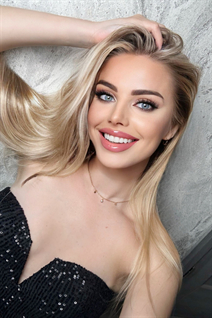 Date ukrainienne diana de krivoy rog avec Chatain clairs cheveux, âge 24