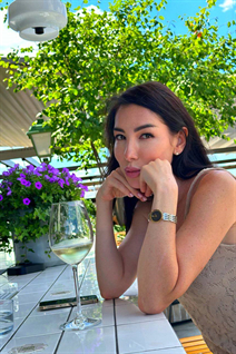 Single ukrainian lady ekaterina from stroudsburg with Black hair age 43