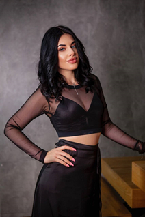 Ukrainian lady marina from kiev with Black hair age 36